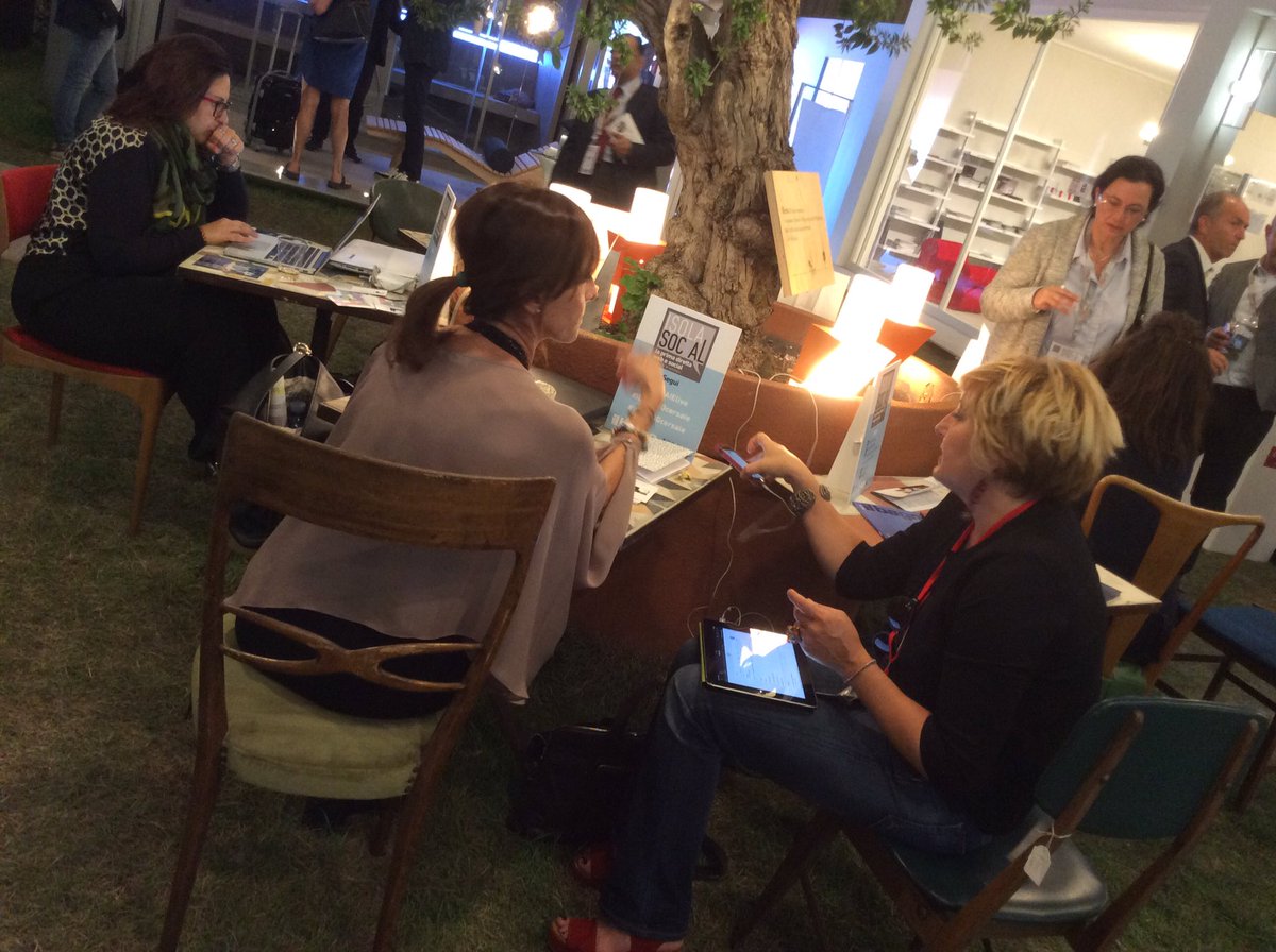 ilBagnoNews's tweet photo. #cersail #CERSAIElive paola staiano @TACOMUNICAZIONE e Cristina del @ilBagnoNews al lavoro https://t.co/b7tzc7IId1"...lavorare??