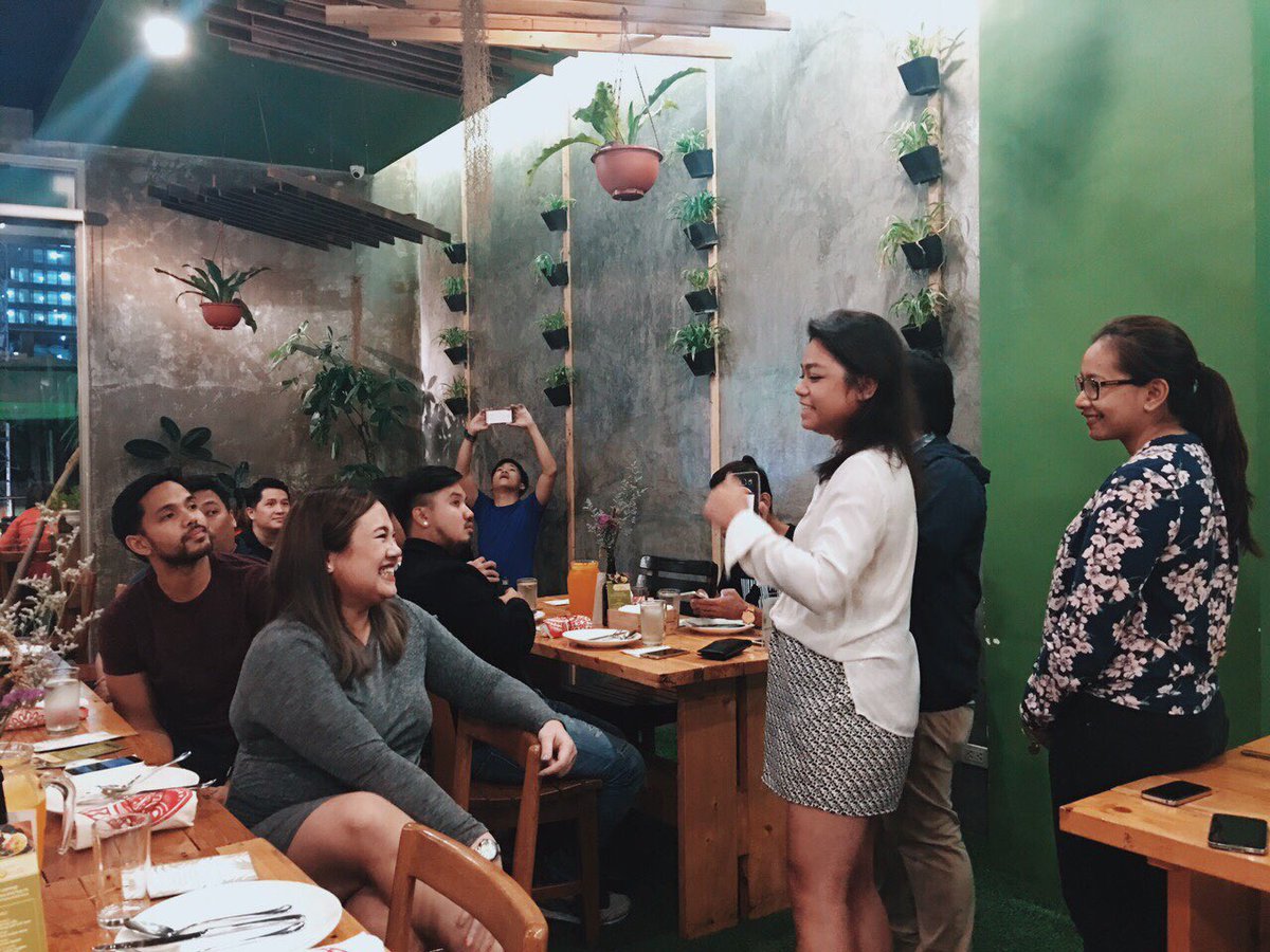 enjoyGLOBE's tweet photo. Time to welcome everyone to tonight's #SEATSxEarthKitchen dinner! 😍 Ready? #seatsogood #EarthKitchenPH https://t.co/QzVitmXkba