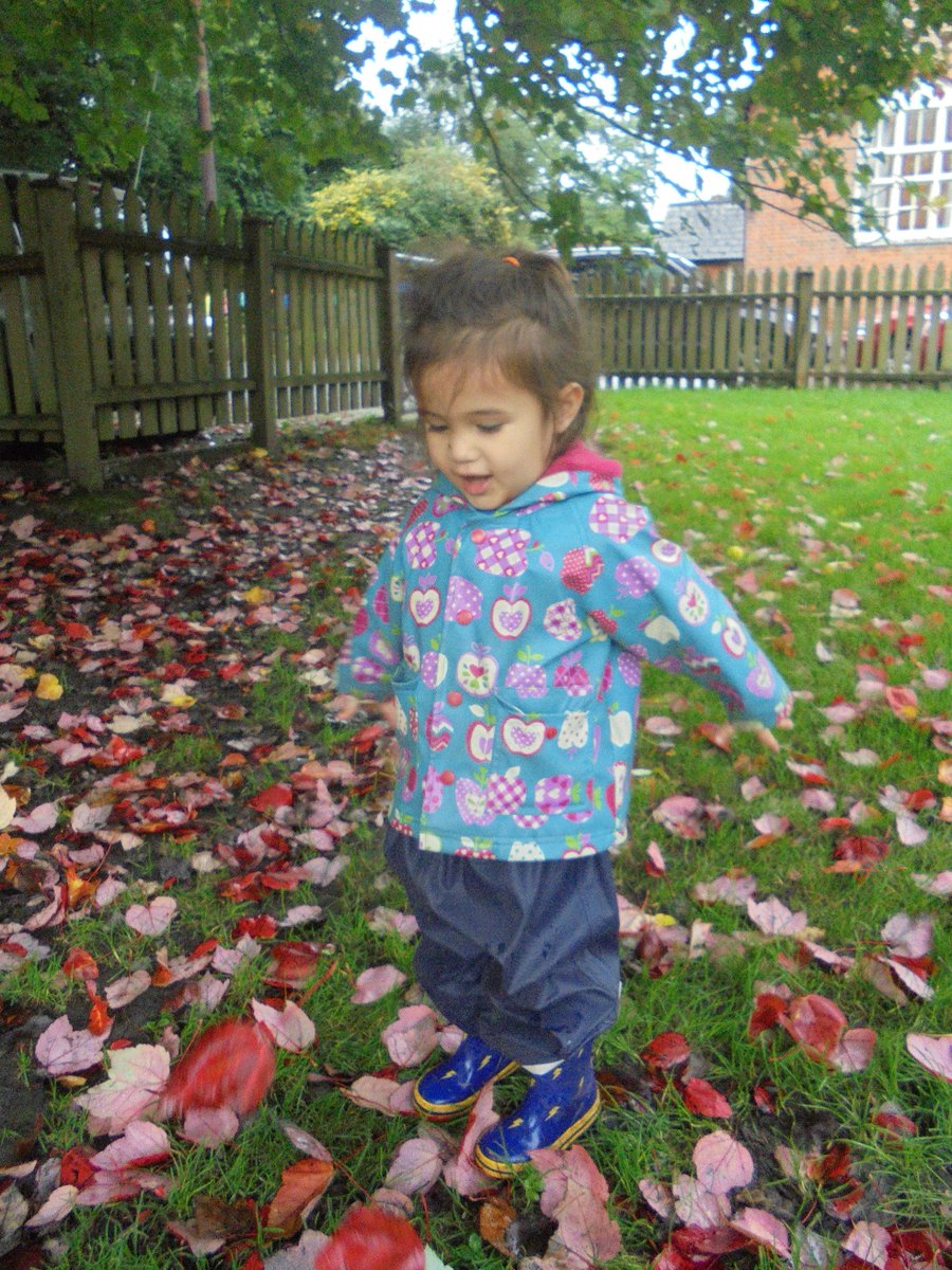 KingsWoodDN's tweet photo. @LeafyTrailsFS play on the field hearing the crunching and looking at the different shades of leaves. #bestfriends #leafthrowing https://t.co/BFaZiiYwRX
