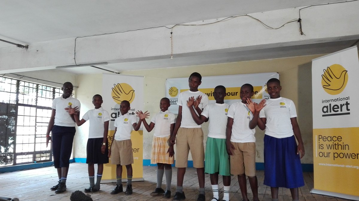 PMuy0bo's tweet photo. Staff from @intalert #Uganda &amp; @KCCAUG    pose for the camera with the #handofpeace @rbusinge @TalkPeaceFest 
Peace is within our power https://t.co/aoowVrUTo3