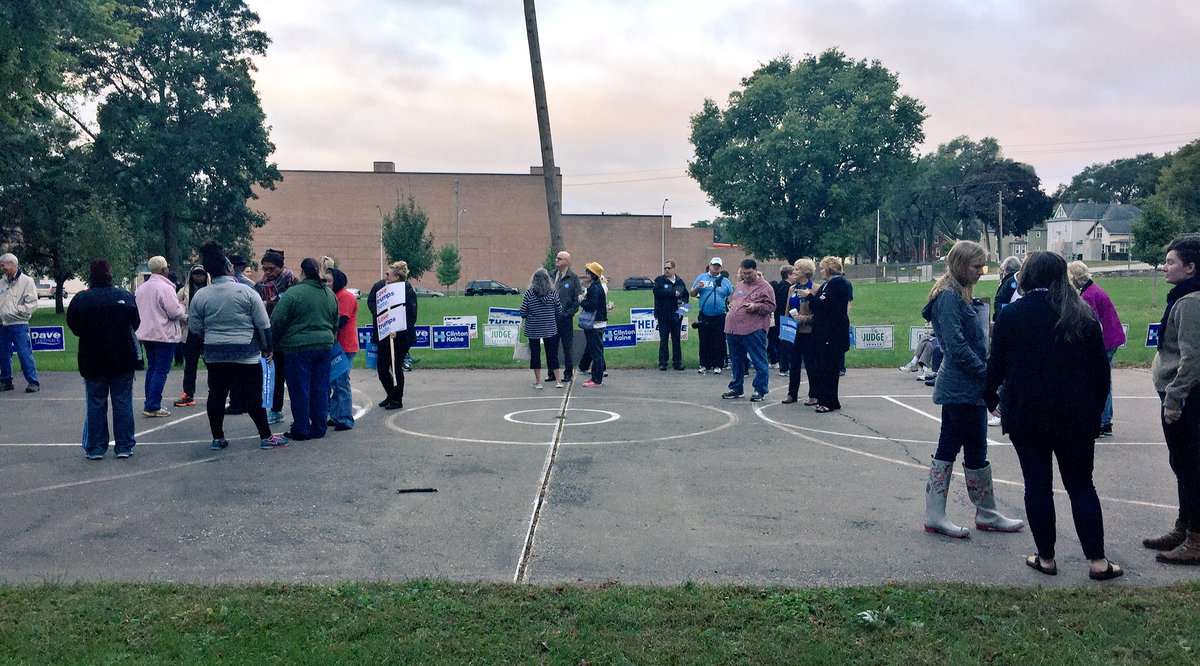 emmacesia's tweet photo. Morning frost can't stop these Iowans from early voting! #WithHerFirst @HillaryforIA #ioWin https://t.co/42mVlznZ3X