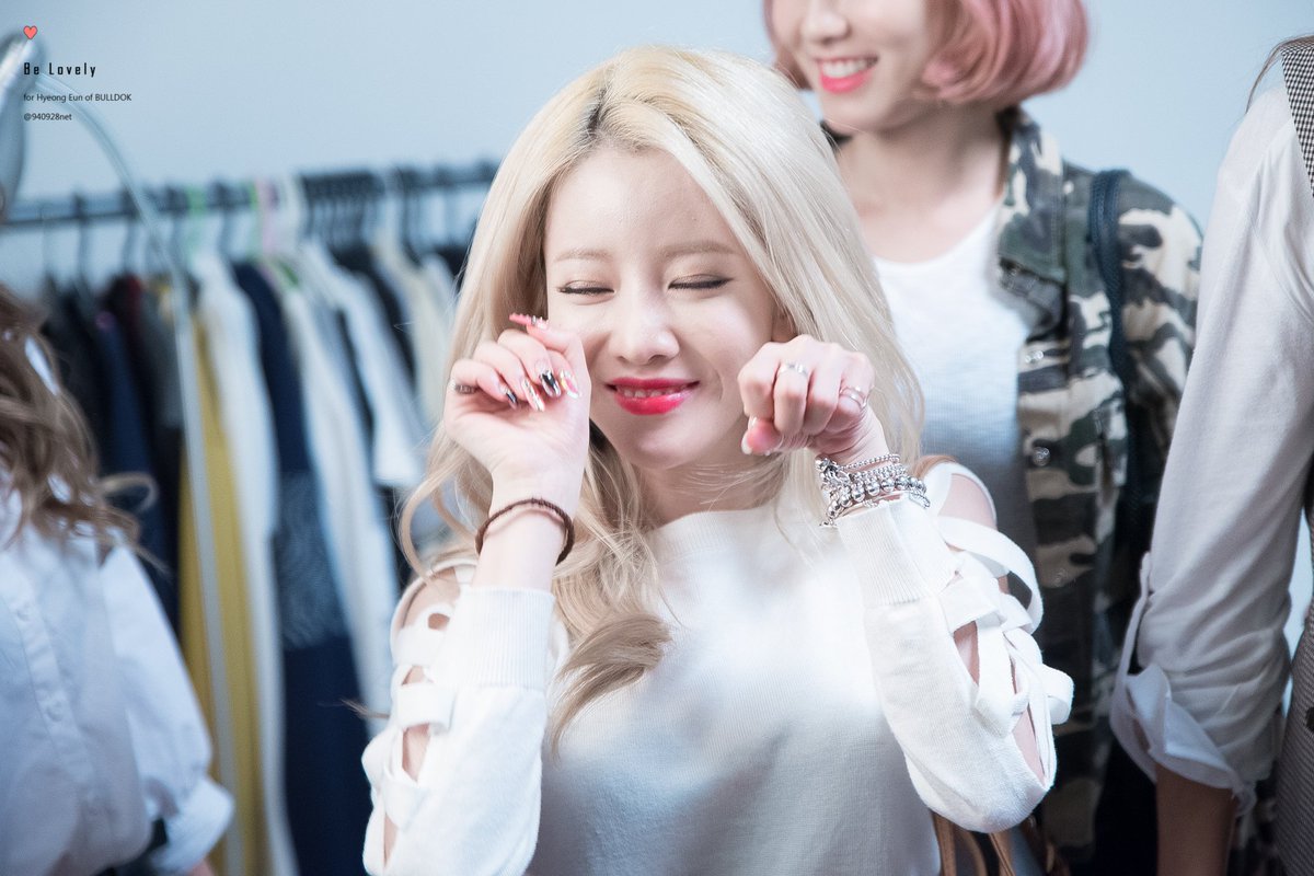940928net's tweet photo. 160917 황이모TV #불독 #형은 직찍
#김형은 #BULLDOK #케이코닉 #hyeongeun #kimhyeongeun #프로듀스101 #produce101 

https://t.co/aPYxcwr4cb
https://t.co/3eEblOnjk5 https://t.co/0vT6OiVf1L