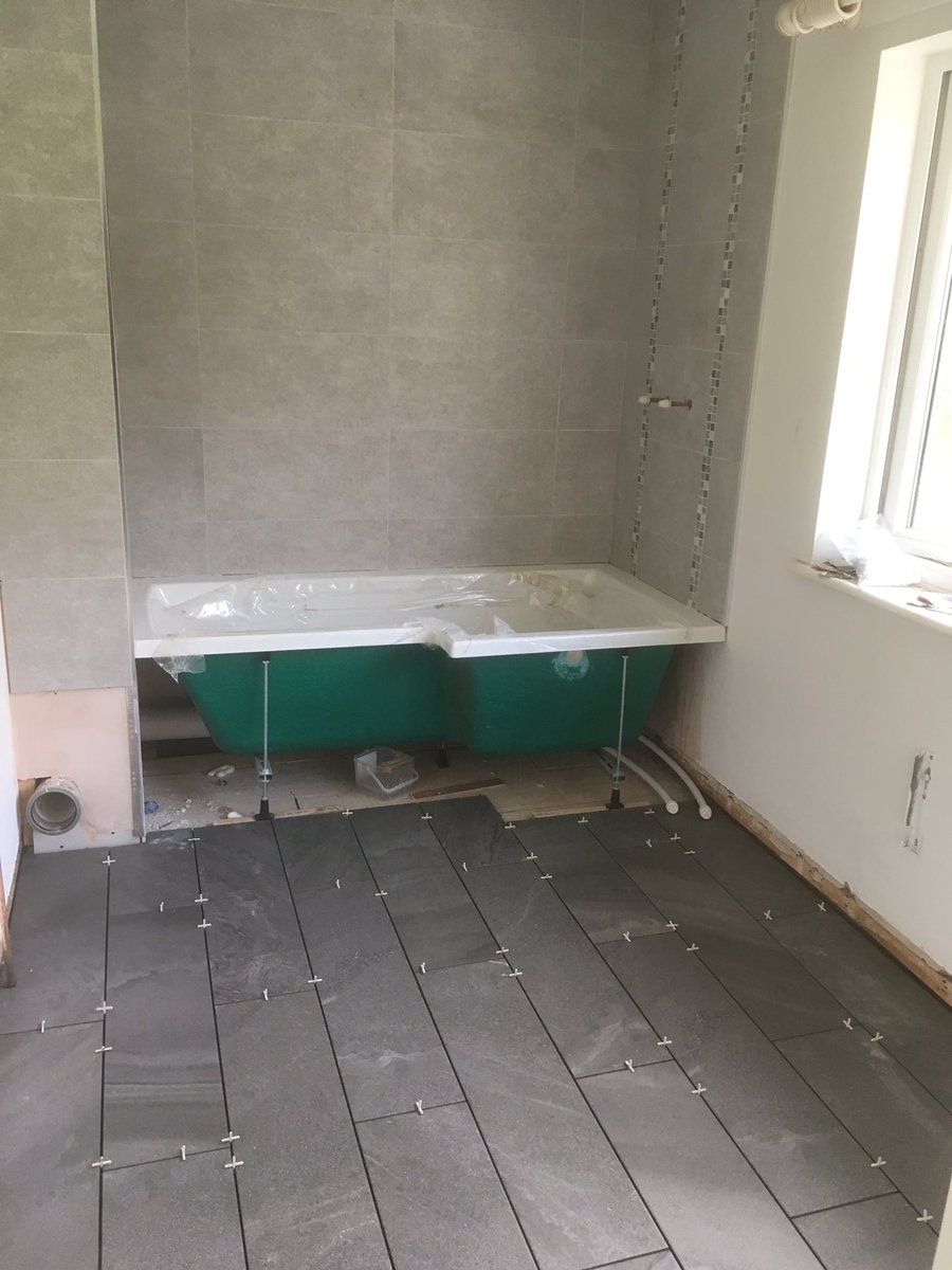 MpBuilding's tweet photo. Converted spare bedroom into new family bathroom https://t.co/DZFNAW6DNy