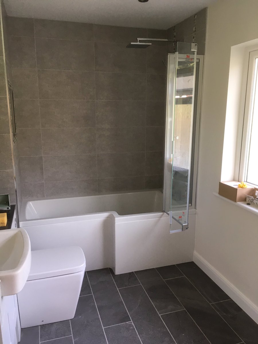 MpBuilding's tweet photo. Converted spare bedroom into new family bathroom https://t.co/DZFNAW6DNy
