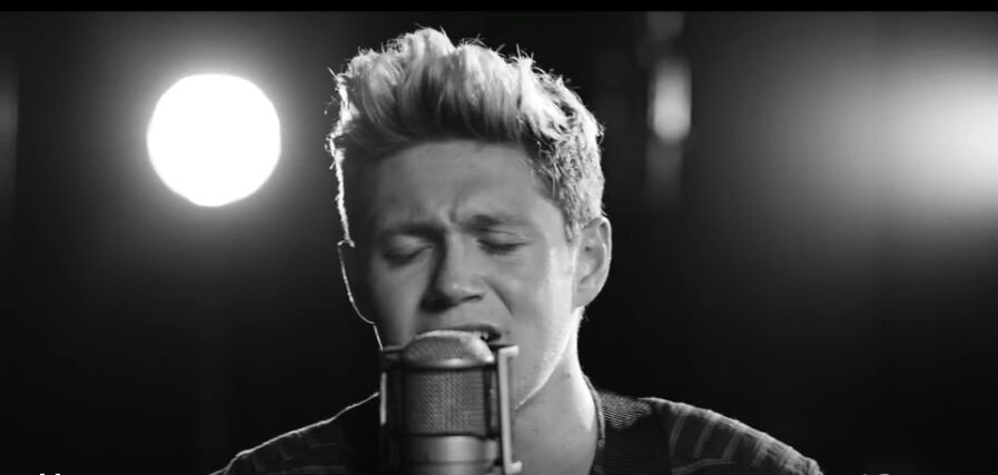 1Dshadyfact's tweet photo. RT if you LOVE Niall's first solo single 'This Town'! 💖 #ThisTown https://t.co/YWYljnsft2