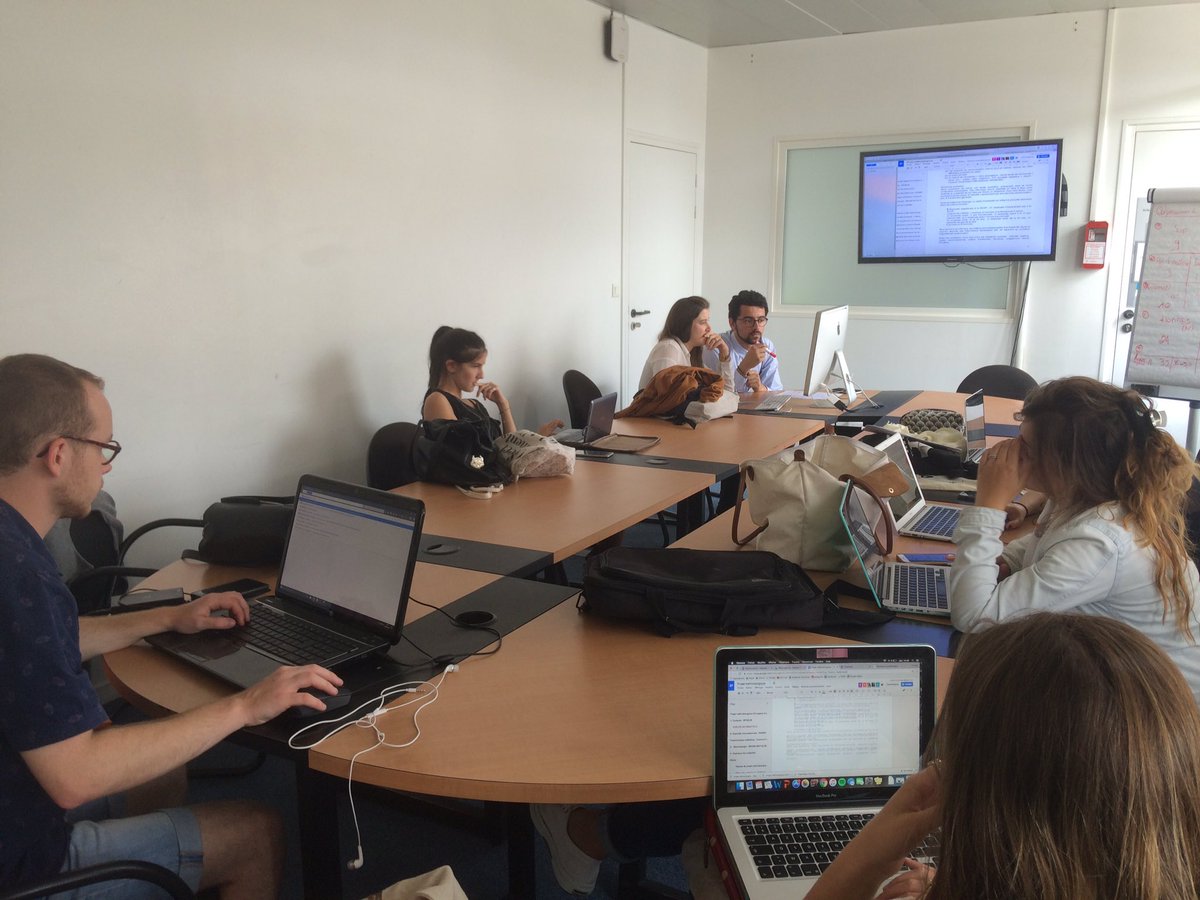 mbellec_com's tweet photo. 2ème jour de #microagence études à @audencia_com 📒 les étudiants planchent sur des problématiques #RSE en interne https://t.co/iV74zvPE8E