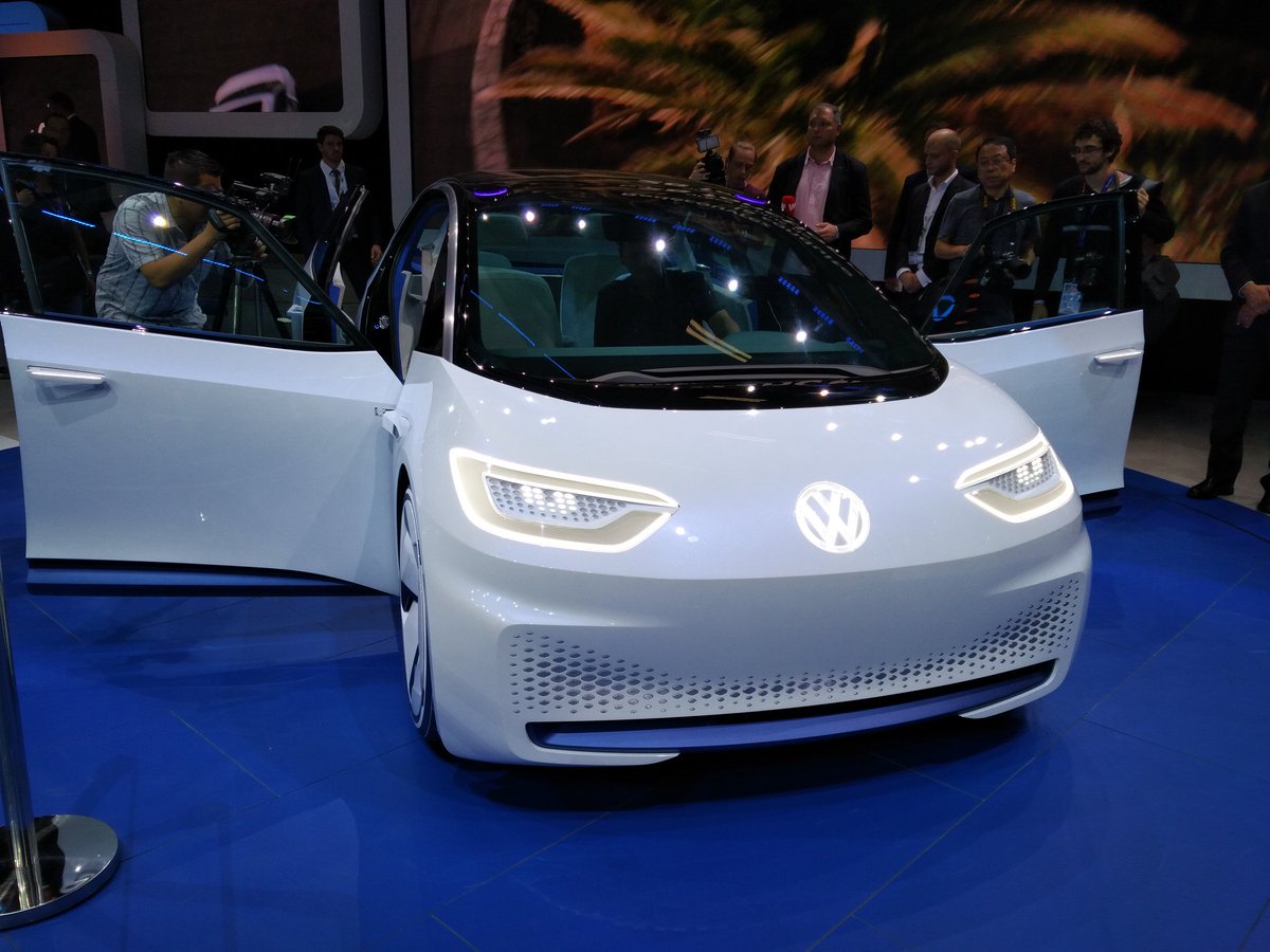 AutoPlusMag's tweet photo. Fin du suspens : voici le Volkswagen I.D Concept @vw_france #MondialAuto https://t.co/GAh2Pt3gWu
