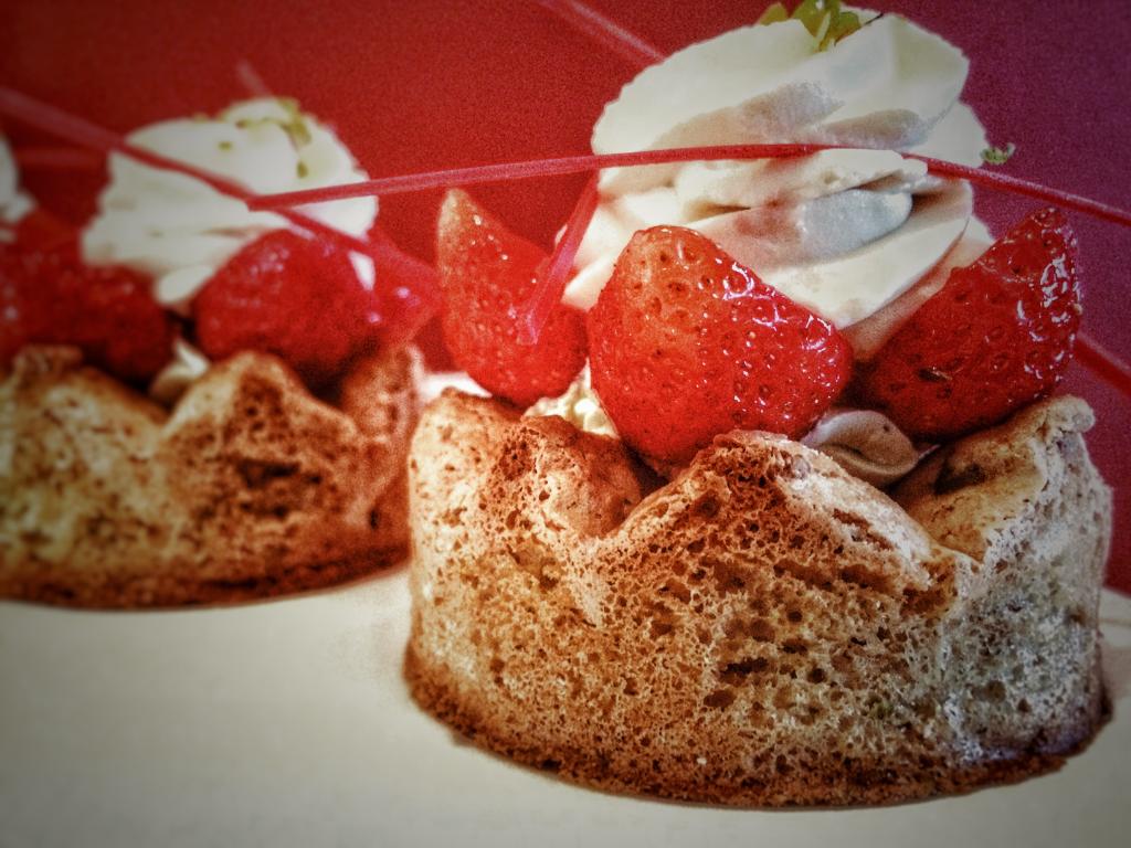 kinggeorgeath's tweet photo. Any Time is A Good Time for Dessert! #TudorHall #SweetArrival #ArnaudLarherInAthens #spgcravings 🍓 https://t.co/lmhNWxR2AS https://t.co/ZlqomCKJZG