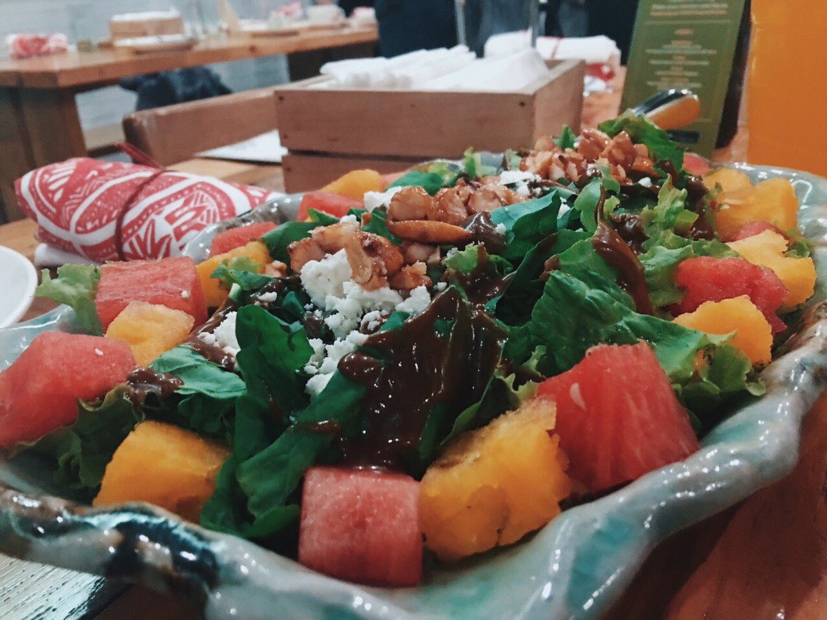 enjoyGLOBE's tweet photo. Yummy greens on this fine Thursday night! 💚 #seatsogood! 😍 #SEATSxEarthKitchen #EarthKitchenPH https://t.co/bdcJaTqLnH
