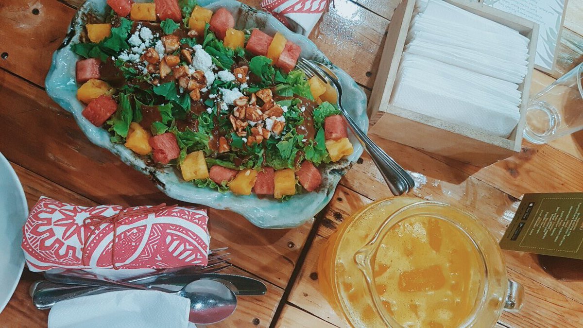 enjoyGLOBE's tweet photo. Yummy greens on this fine Thursday night! 💚 #seatsogood! 😍 #SEATSxEarthKitchen #EarthKitchenPH https://t.co/bdcJaTqLnH