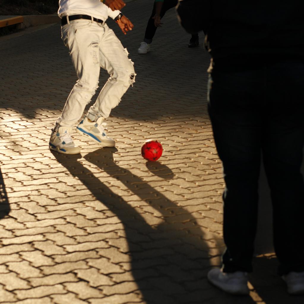 CreaNativePics's tweet image. Keep your eye on the ball.🎬🎥