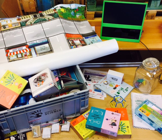 HandsOnSciences's tweet photo. Nu packar vi inför workshop på Makerdays 5-6 oktober i Göteborg.Vilka träffar vi där?
#makerdays #strawbees #helloruby #4Dframe #microbit https://t.co/lf1gPablcu