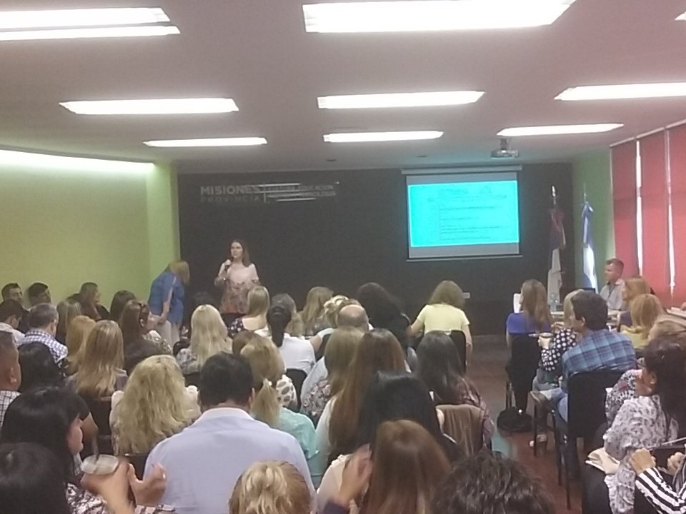 misioneseduca's tweet photo. Programa de Formación Docente Situada en el salon Oval @ivonneaqui @CGEMisiones @EscurdiaViviana https://t.co/q0iImuGFjN