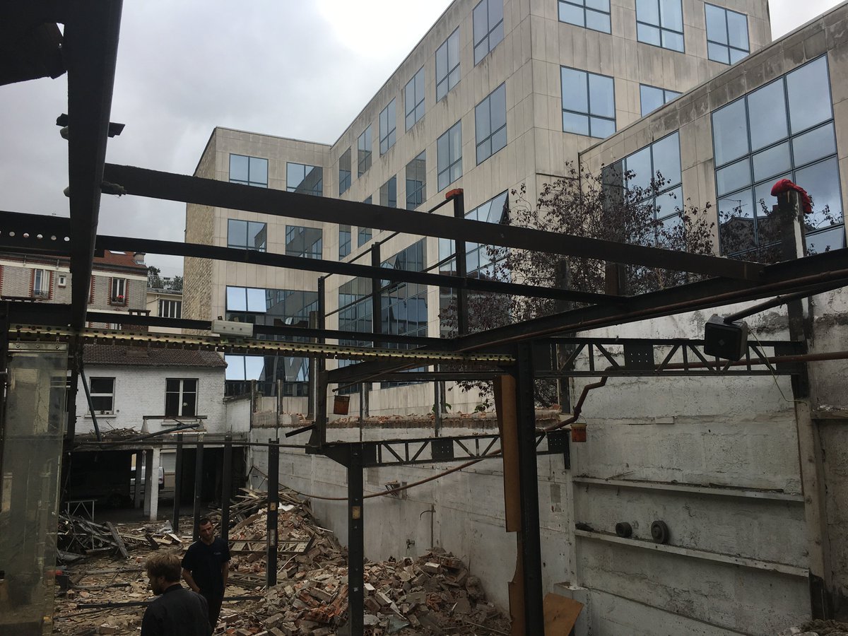 Espacity_Prom's tweet photo. Demolition en cours à Paris XXème au 42. Tout se passe bien #ESPACITY #LE42 https://t.co/bCNQf1sJ11