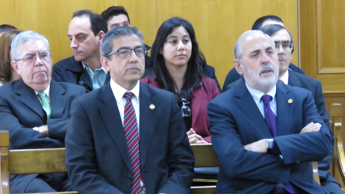 Fiscal nacional, Jorge Abbott, y fiscal regional, Héctor Mella, escuchan a postulantes a fiscal regional de esta región.