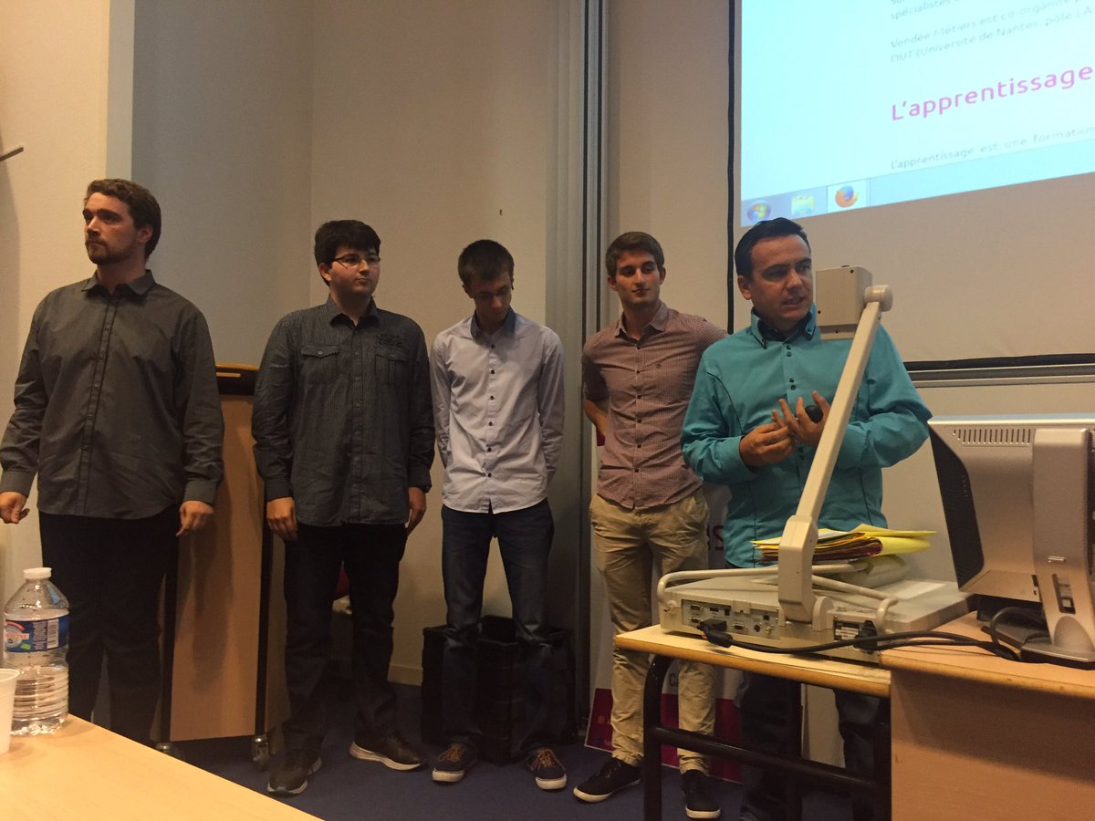 campuslrsy's tweet photo. Présentation des étudiants de l'#IUT du dpt RT qui participeront à l'organisation de @vendeemetiers : inscriptions, gestion des réseaux... https://t.co/XBStLHHXjx