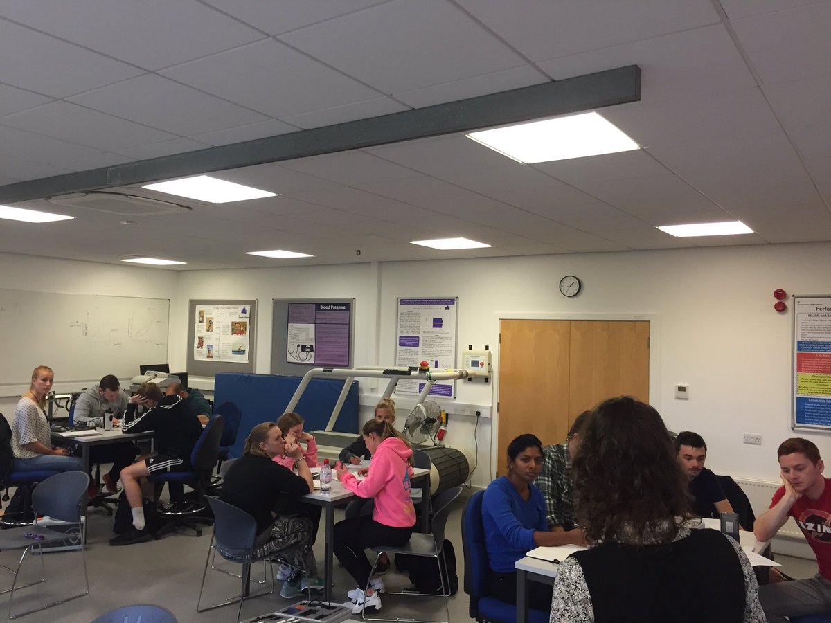 SarahLGilchrist's tweet photo. Applied scenarios, PBL & lung func today @uniofbrighton MSc @jeannedekerle #learning #flowloops #physiologyinsport https://t.co/qlECPAMwDK