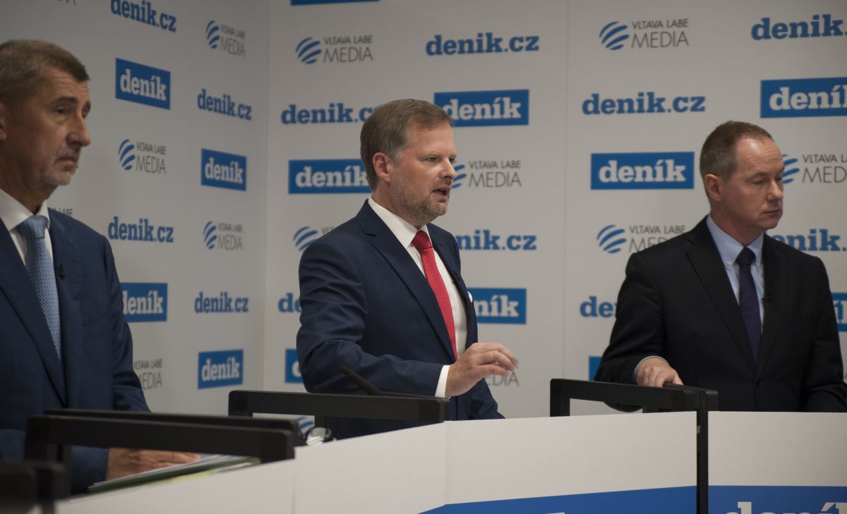 OpavskyDenik's tweet photo. Podle Petra Fialy jsou úvahy o bezplatném cestování špatnou cestou. Uvedl předseda ODS na předvolební debatě Deníku. #debatadenik https://t.co/aBA3U5tvOx