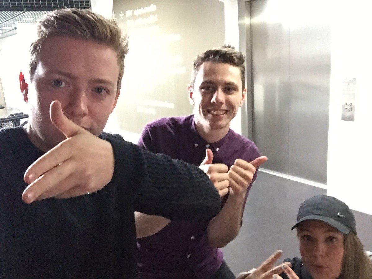 GeorgiaAndGirth's tweet photo. #joinravensbourne #ravesservices #Thethreenonces #clapped #jacktakes study skills is level 2, welcome desk is on 4, office 3, careers Mez https://t.co/rKWRwvZsP1