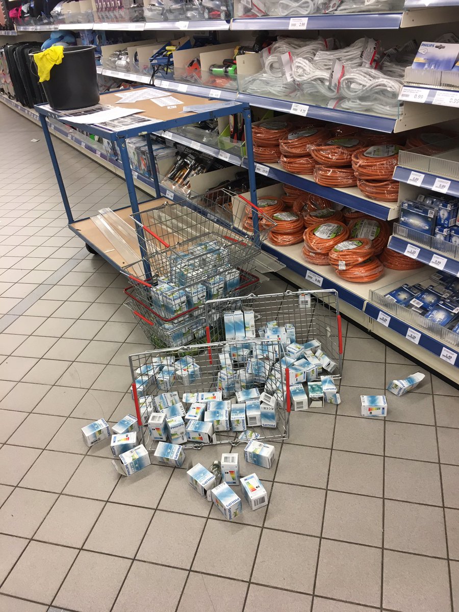 FaDTouma's tweet image. @ActionNederland 
#ActionNederland 
Thats why goods are damaged at the day 1 ... 🤔
