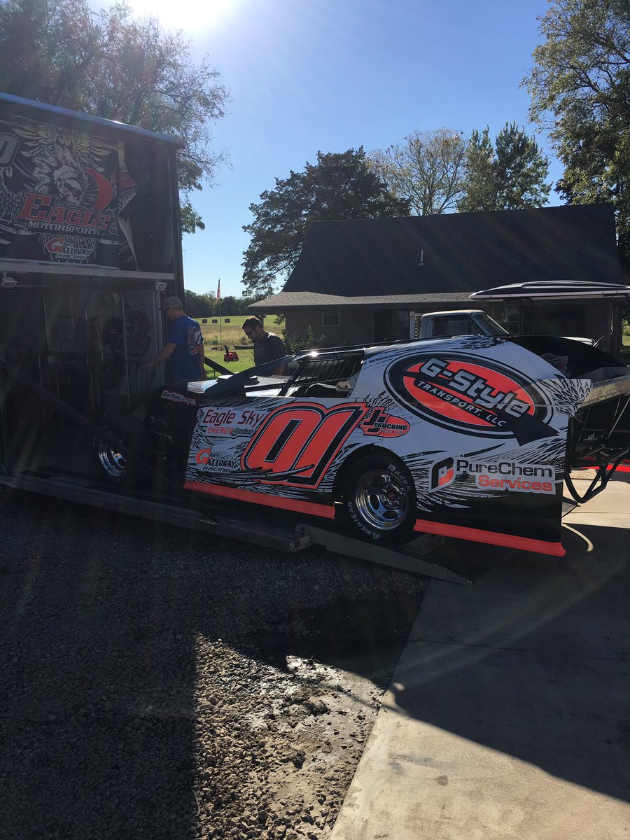 galloway_01's tweet photo. Loaded up and headed to Lakeside Speedway! https://t.co/U4mex9lI4D