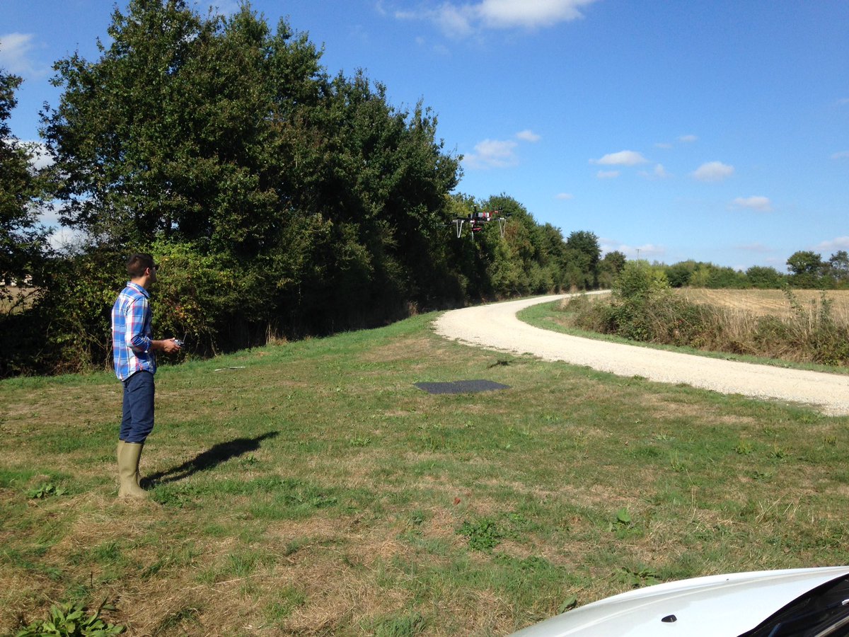 geouest's tweet photo. Premier vol test avec notre nouveau drone! https://t.co/tsHyhUMxMf