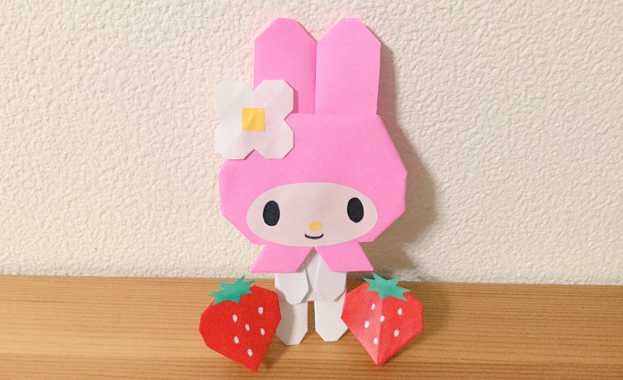 Origami Xx Pocha 寺西恵里子さんの著書 ハローキティとサンリオキャラクターのかわいい おりがみ に 折り方が載っているので ぜひ見てみてください マイメロディの顔の実物大図も載っているので 私はそれを元におりがみをはさみで切って顔を作り
