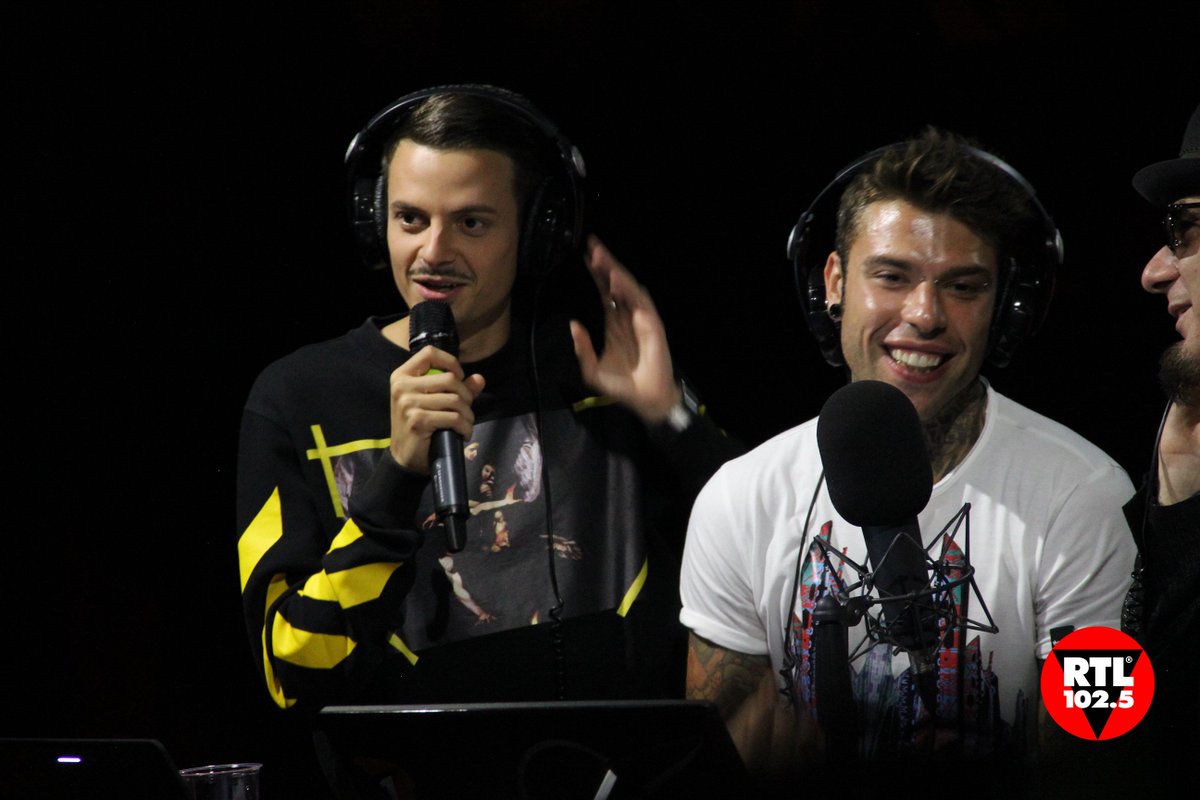 rtl1025's tweet photo. "Il mio scopo è quello di far ridere e divertire con le mie canzoni" @rovazzi94 #TheFlight https://t.co/XbEI0N61O5