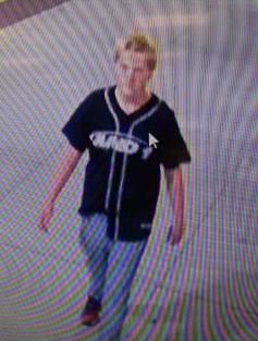 DuluthMNPolice's tweet photo. Anyone know this person? DPD is looking to speak to them regarding a theft.

https://t.co/8XEJ8zAAVQ https://t.co/TSVoiMggX9