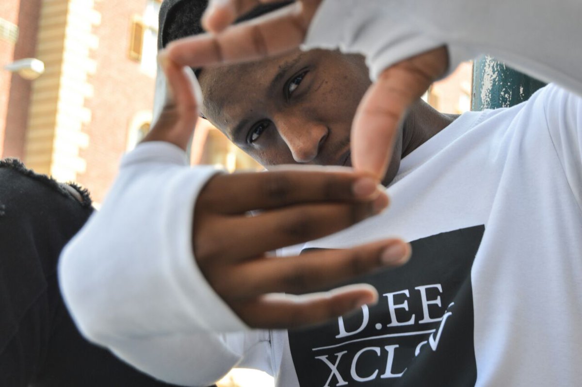 DEEXCLSV's tweet photo. #DEExRED 🔴🔴🔴🔴🔴🔴🔴 https://t.co/dRQtg6j8kY