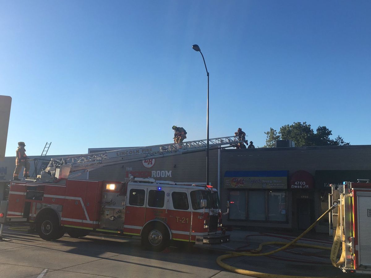 LJSblotter's tweet photo. 47th and Prescott fire now under control, LFR says: https://t.co/nEjfTC9LNx #LNK https://t.co/zKSQR7tMyz