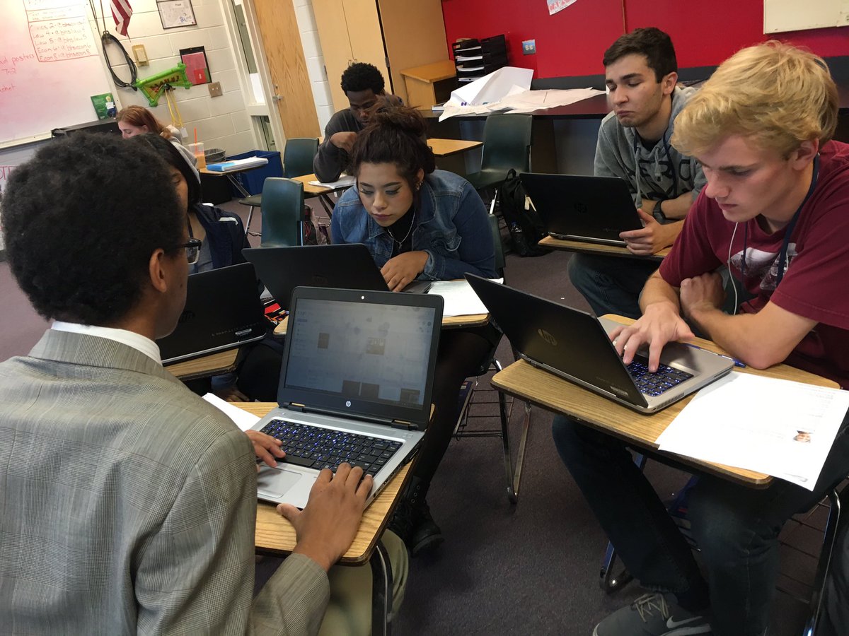 jill_stein16's tweet photo. Jill's research team putting in work! #bhs2016pres #jiLLEST https://t.co/0cudEZfRsc