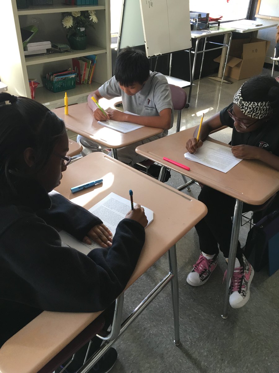 MeredithKrauss's tweet photo. Close Reading Day 2! Learning how to work together and improve reading skills. #TogetherStronger #CCSU_STEM7 #EHPSEnglish https://t.co/t7qdxW04Pl