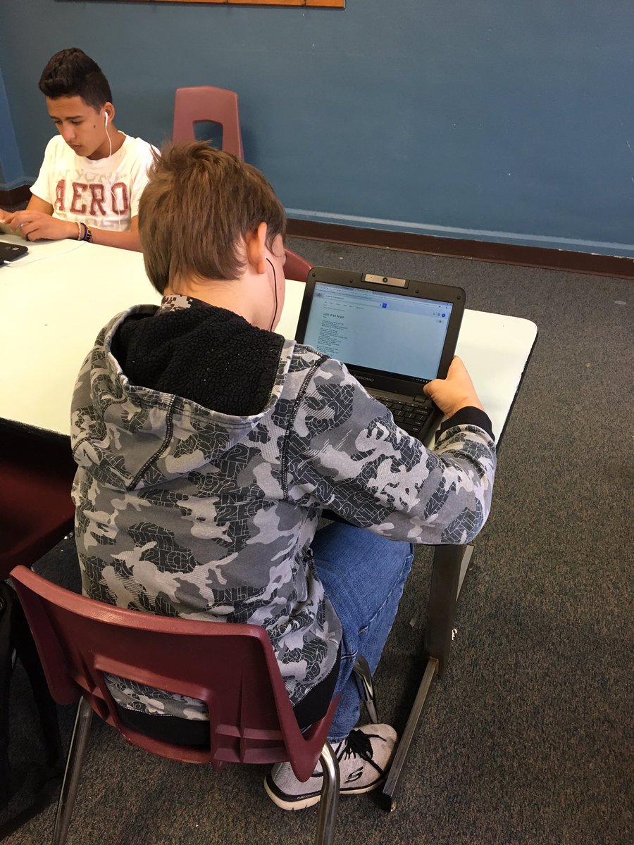 imagineng31's tweet photo. Students researching song lyrics for their poetry analysis project....Discovering poetry in everyday life #boone2020 https://t.co/7yN51GnmWi