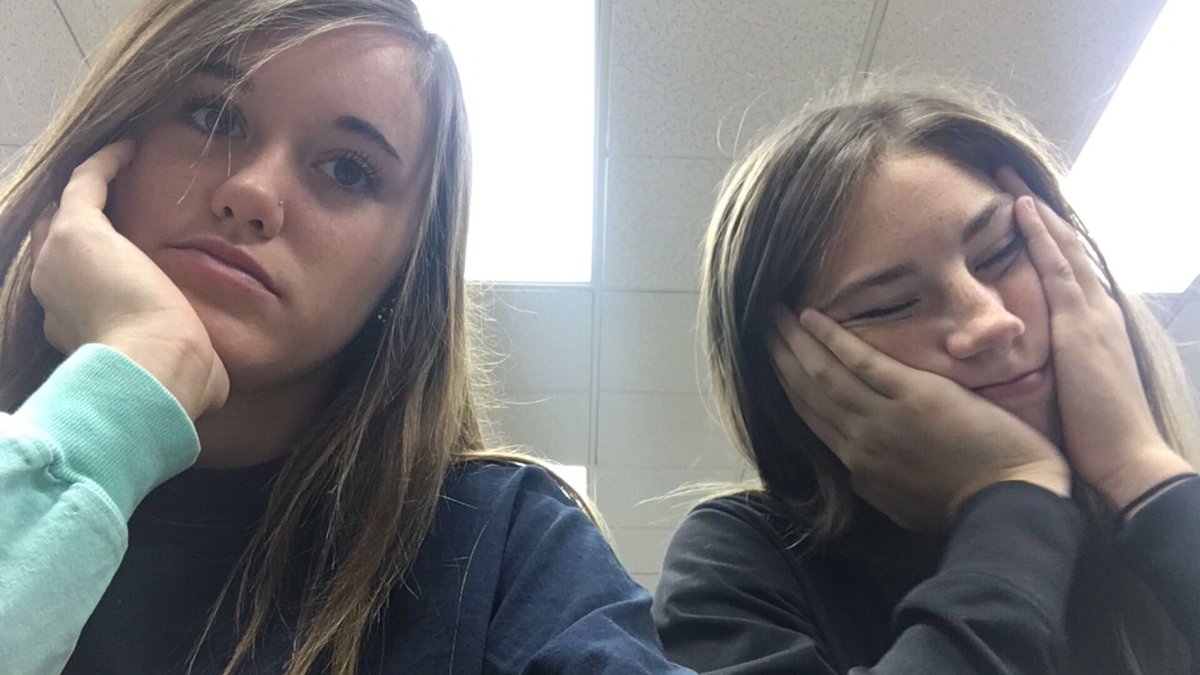 megshaley2's tweet image. School🙀☠️ #slumpy