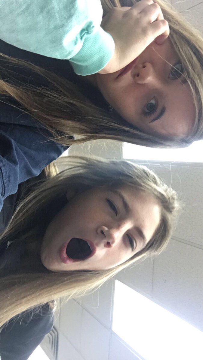 megshaley2's tweet image. School🙀☠️ #slumpy
