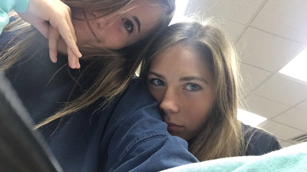 megshaley2's tweet image. School🙀☠️ #slumpy