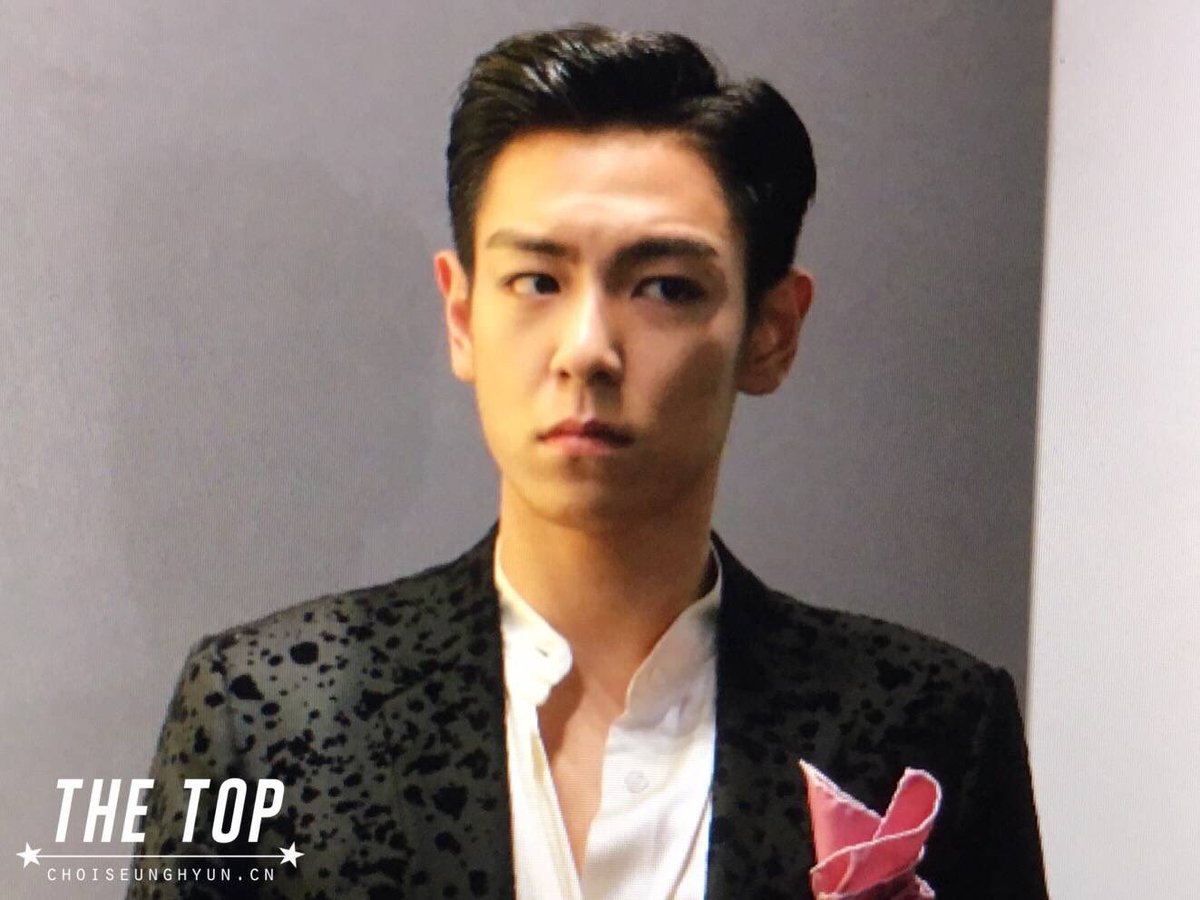 TOPArabFans's tweet photo. 160929 || توب في معاينة معروضات المزاد العلني TOP x Sothebys في هونق كونق: https://t.co/CL9bZtmSfw