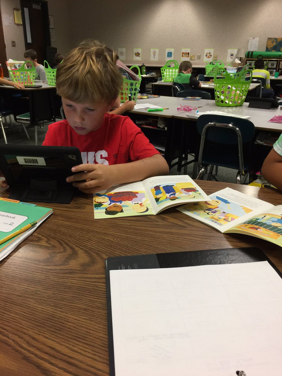 MSDSC_JWins's tweet photo. Using our notes app to write summaries of our reading group text! We can screenshot and share them with each other too #teamwork #HESReaders https://t.co/bkelBEoIbK