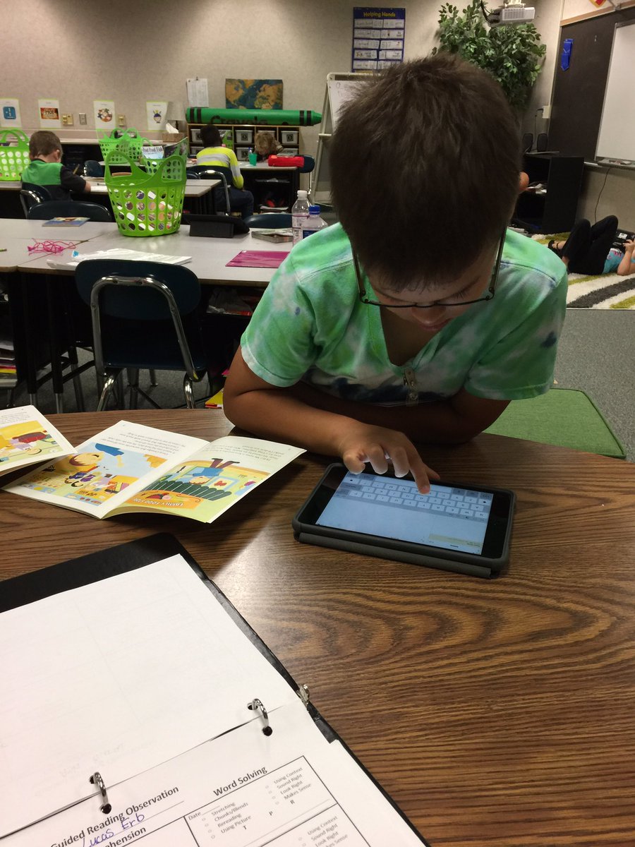 MSDSC_JWins's tweet photo. Using our notes app to write summaries of our reading group text! We can screenshot and share them with each other too #teamwork #HESReaders https://t.co/bkelBEoIbK