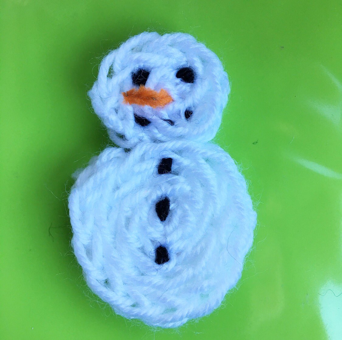 ArtySmartyCWAC's tweet photo. Oh hello Mr Snowman! #spoolknitting #knitting #handmade #Christmas #wool #imagination #happy https://t.co/2oDNpftEtO