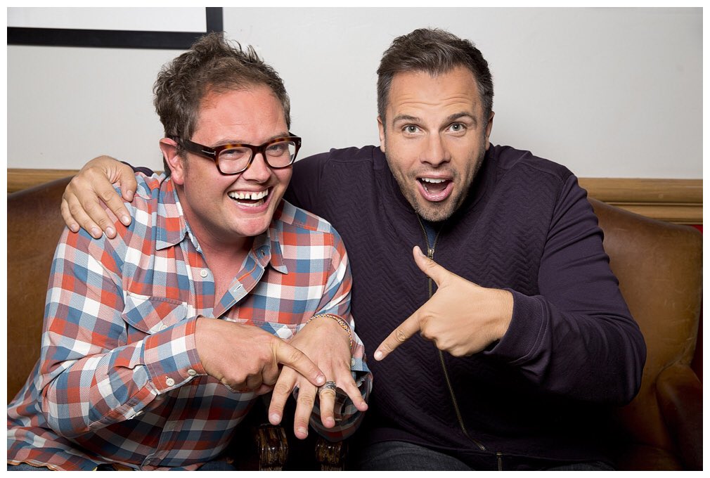 HUGE congratulations to @AlanCarr who has just got engaged to boyfriend  Paul. Check out the ring & all the details: https://t.co/nNeFvlihJk