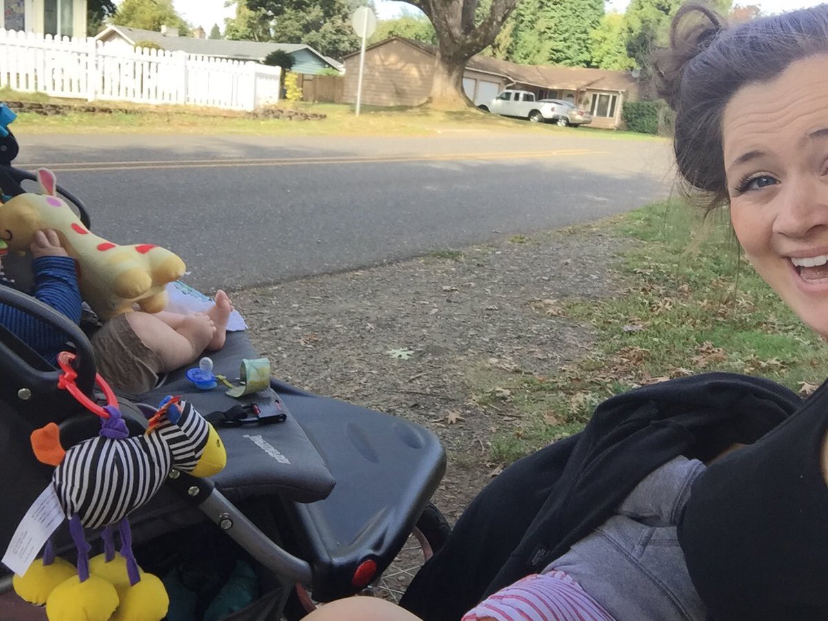 NatalieKiyah's tweet photo. #momlife
Yes I'm nursing on the side of the road..
#normalizenursing https://t.co/QKNT6QJfTK