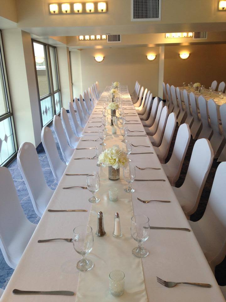 Do you like simple centerpeices?Or do you want flowers overflowing your table with beautiful grace?At <a href="/GeyerWeddings/">Geyer Weddings</a> you can create anything