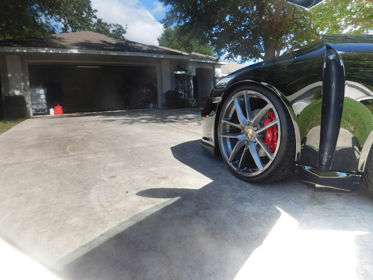 HighPD's tweet photo. Door open, reflection shot #Porsche  #PorscheLiFe #911 #paintcorrection #marioncounty #ocala https://t.co/o69h53dZ7B