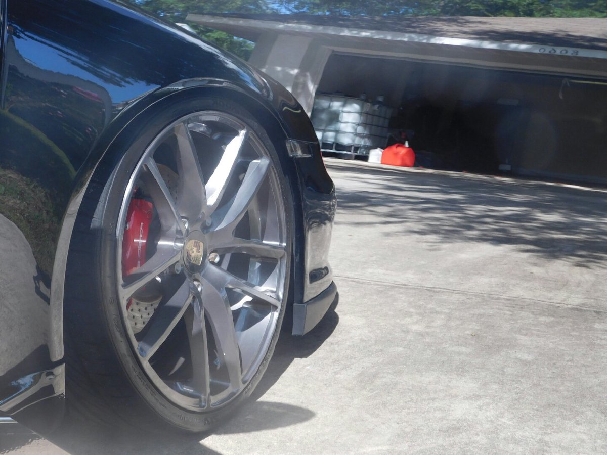 HighPD's tweet photo. Paint Reflection, Door Open,  Close Up. Paint Corrected #Porsche #PorscheLiFe #911 #ocala #marioncounty #detailing https://t.co/GtL9EMGozM