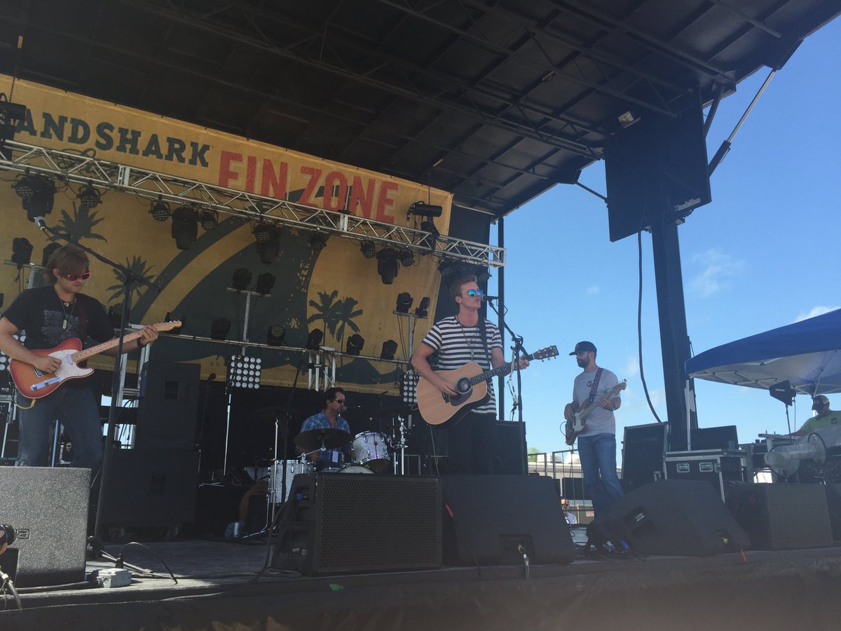 PocoFest's tweet image. "Guess I'll meet you in the middle. Well, aint nobody told me it'd be this hard..." @ParkerMcCollum #PocoFest2016