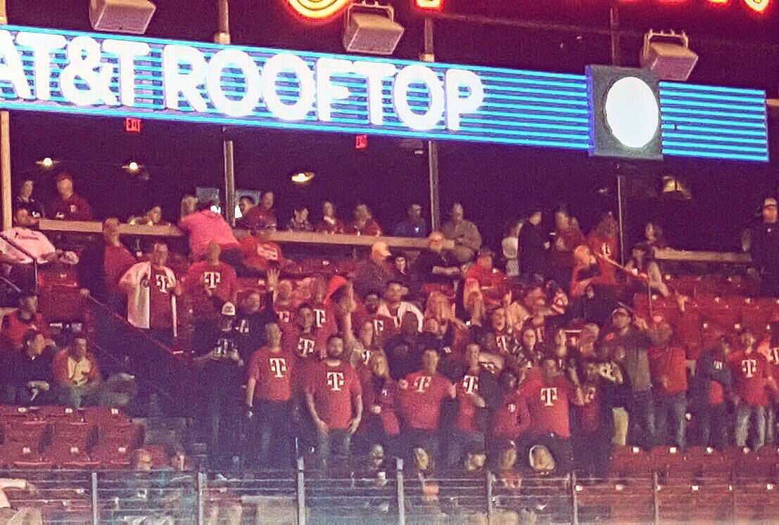A #WirelessVision <a href="/TMobile/">T-Mobile</a> takeover last night at Busch Stadium <a href="/Cardinals/">St. Louis Cardinals</a> ⚾️
