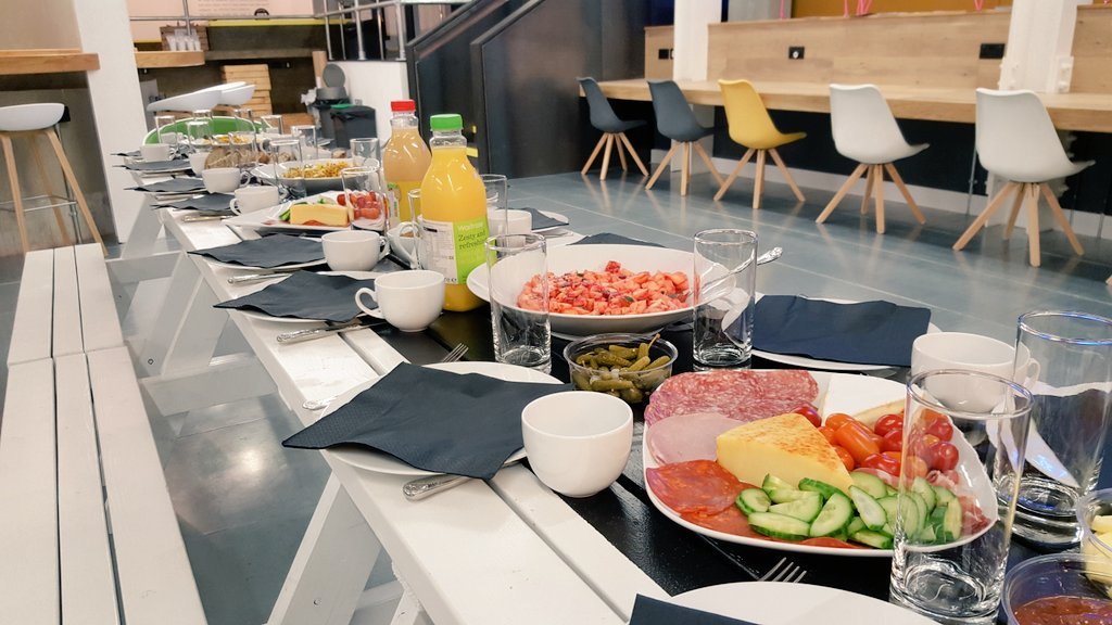 VBalaro's tweet photo. Breakfast with the start-up @huckletree #kwplab #labsexperiment @leoexter https://t.co/FNwhXgsdxV