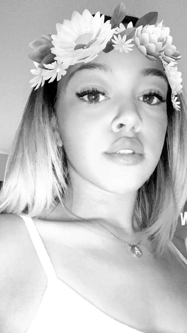 Watch Mamí's leaked NSFW photo on TwXstars